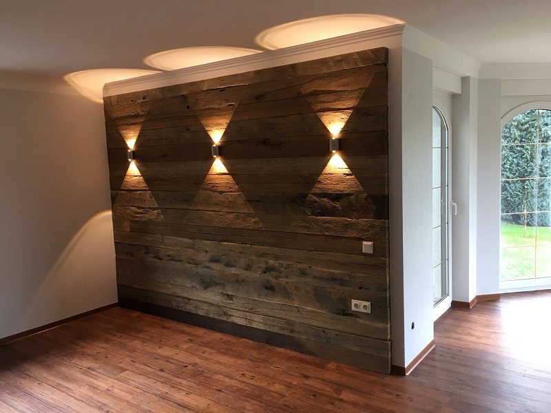 altholz-wandverkleidung-eiche-gehackt