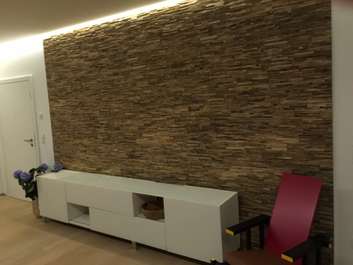 beleuchtete Holz Wand