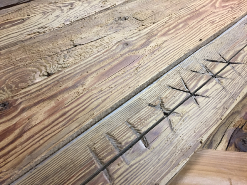 Altholz Bretter aussuchen