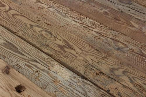 Altholz gehackt rustikal wurmloecher