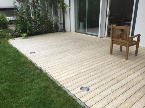 Holzterrasse Teak farben