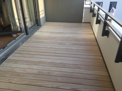 Balkonbelag Holz ohne Schrauben