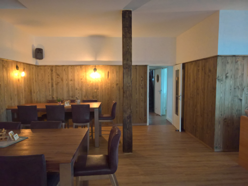 Holz Wand Restaurant