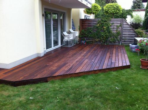 Holzterrasse frisch geölt