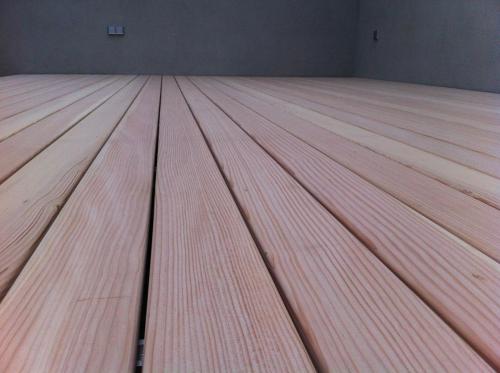 Holzterrasse gelaugt