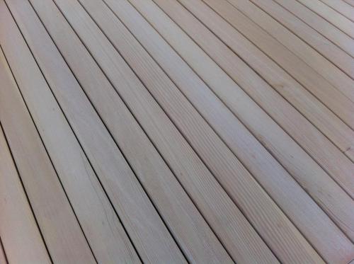 Holzterrasse hell langlebig