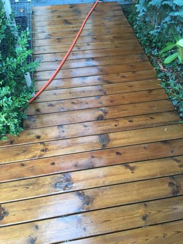 Holzterrasse maschinell pflegen reinigen (3)