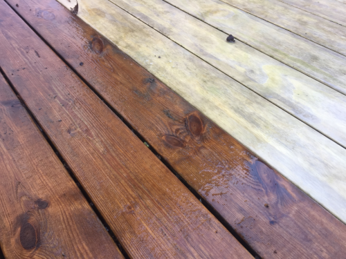 Holzterrasse reinigen