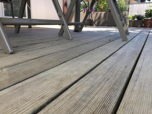 Holzterrasse vergraut (2)