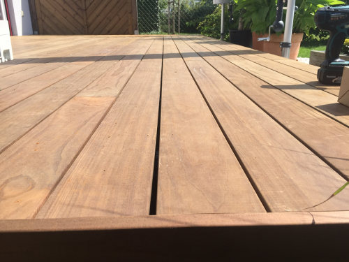 Holzterrasse verlegen ohne Schrauben Clipsystem