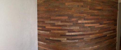 glatte holz wandverkleidung