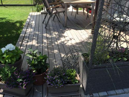 lange Dielen Holz Terrasse